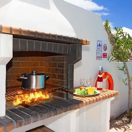Playa Blanca Sleeps 8 Pool Air Con Wifi Willa